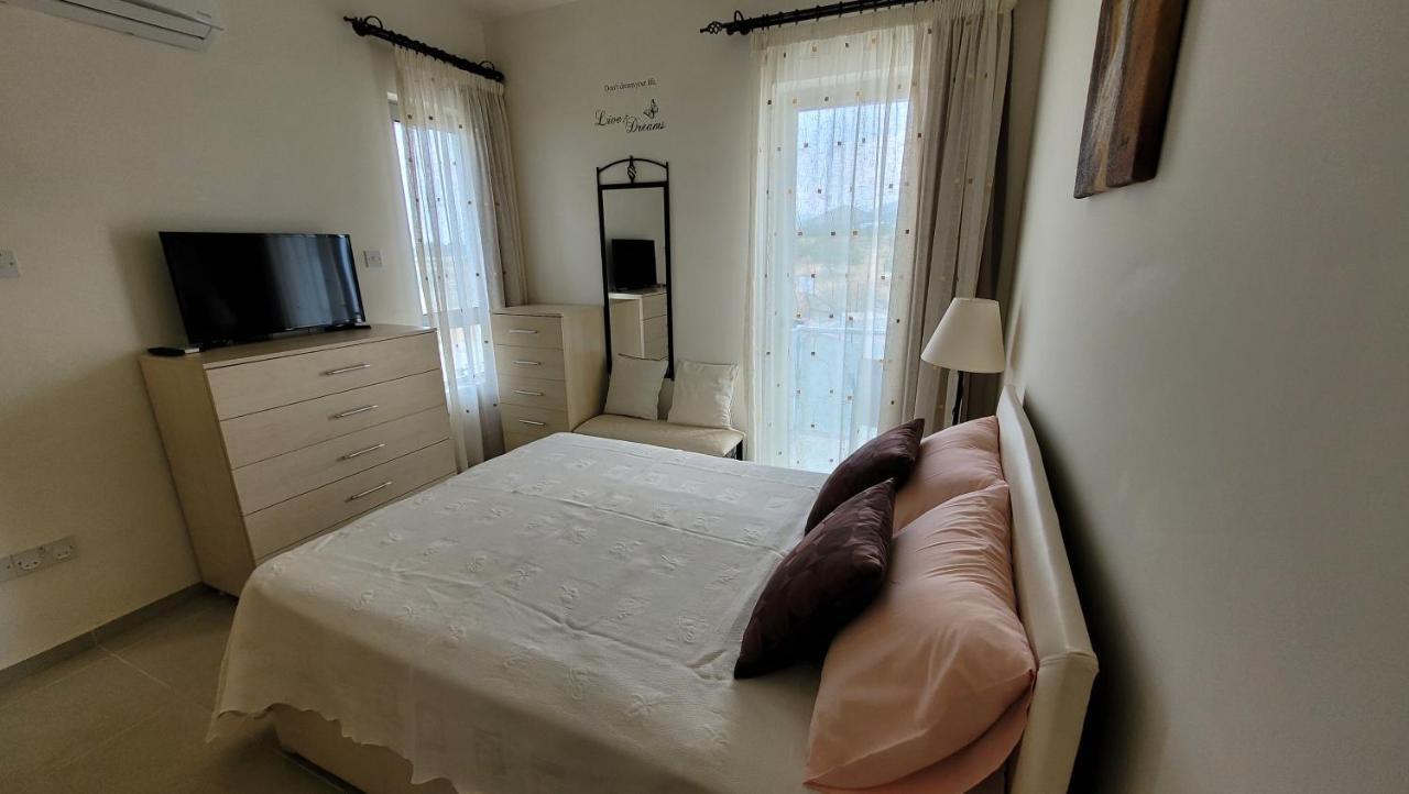 Sea And Mountain View Beachfront Penthouse Yali Luaran gambar